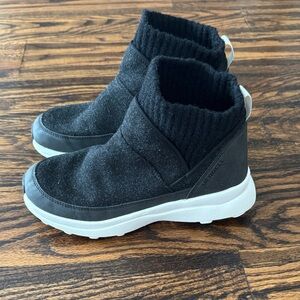 Merrell Women’s Black and White Cozy Boots